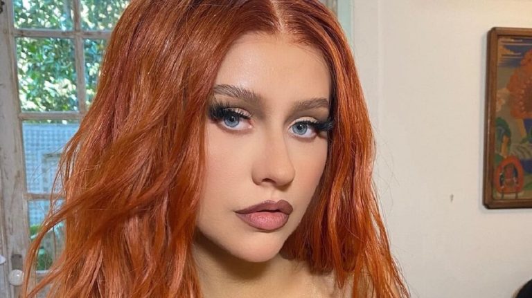 Christina Aguilera dekoltázsától verejtékezni kezdesz, annyira forró