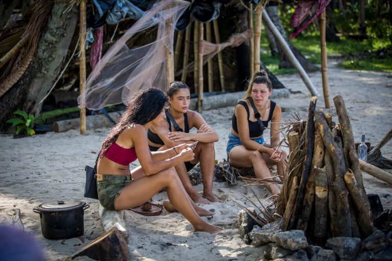 Survivor: hihetetlen ajándékot kapnak Zsófiék, Máté lesújtva beszélt Rózsáról a Holtak Szigetén