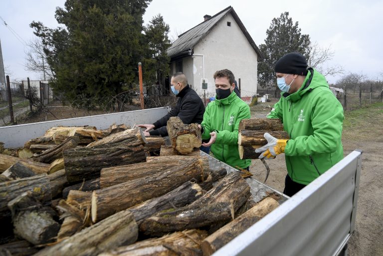 2300 település kapott tűzifa-támogatást