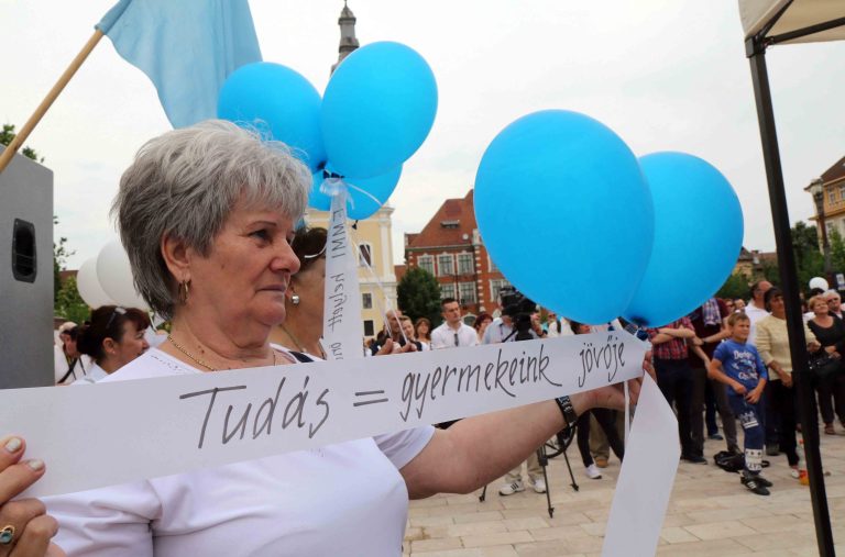 Fikarcnyit sem hisznek a pedagógusok a béremelésben