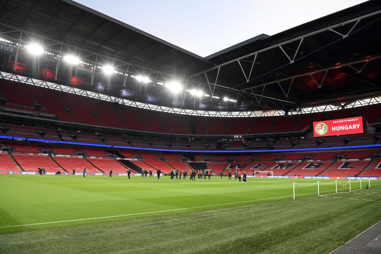 Vizsgálatot indított a FIFA a Wembleyben és Tiranában történtek után