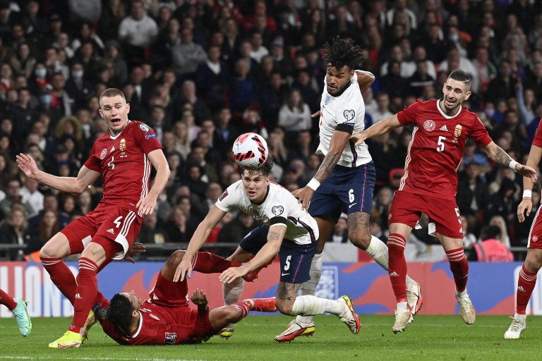 Angliát szurkolói eltiltással sújtja az UEFA a Wembleyben történt rendbontás miatt