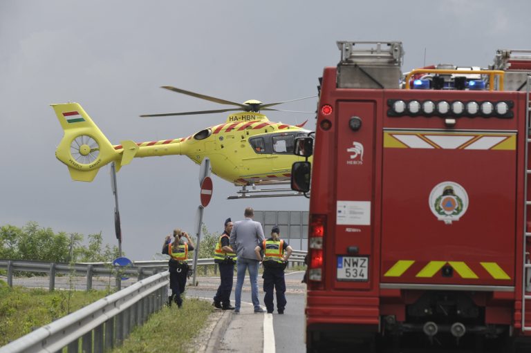 Mentőhelikopter érkezett a 47-es útra, baleset miatt lezárták az érintett szakaszt