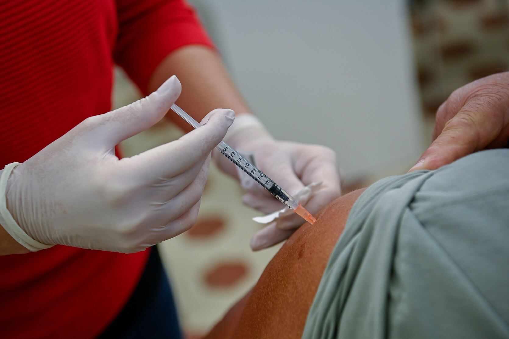 Itt vannak a friss járványadatok: 2548 új fertőzött, elhunyt 24 beteg