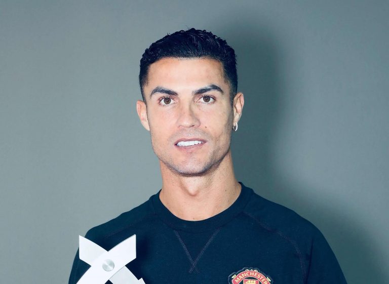 Cristiano Ronaldo alsógatyában kávézgat