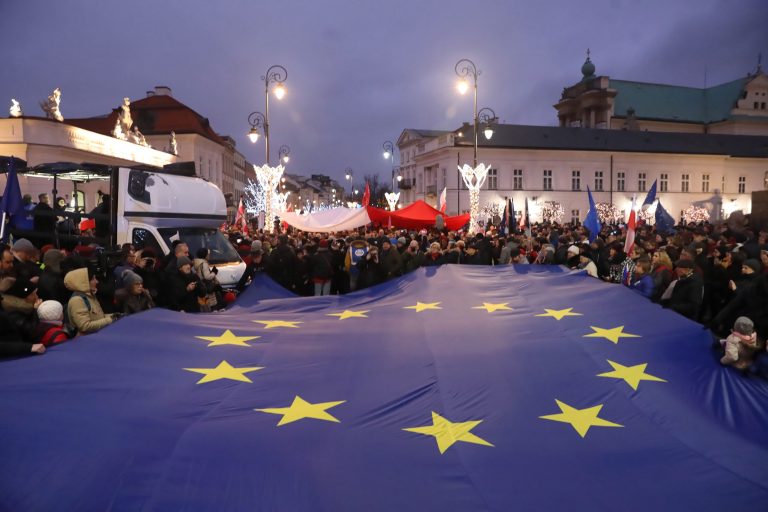 A lengyel bíróság dönti el, hogy melyik élvez elsőbbséget: az uniós vagy a lengyel jog