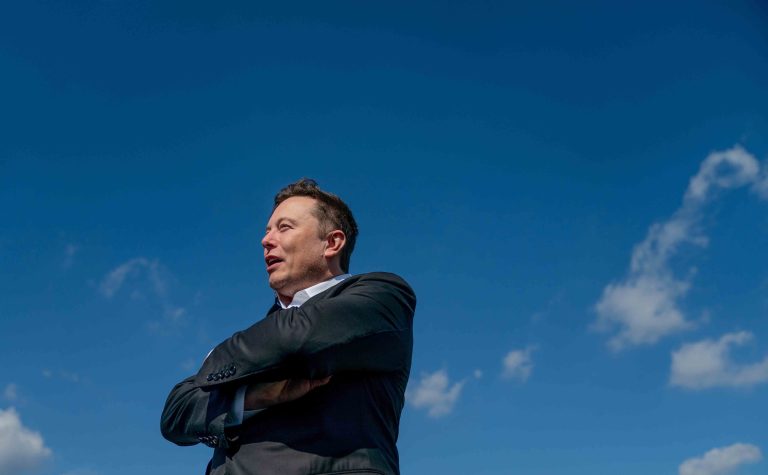 Egymilliárd dollárnyi Tesla-részvényen adott túl Elon Musk, mégis többet birtokol, mint valaha