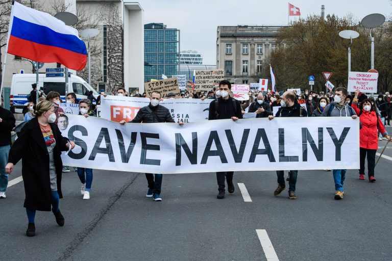 Elítélték Navalnijnak, a Kreml bírálójának orvosát is