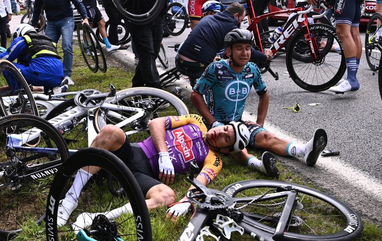 Elítélték a Tour de France történetének egyik legnagyobb tömegbukását okozó nőt