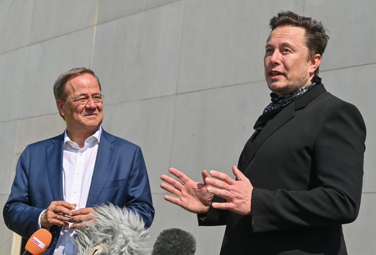 Elon Musk vagyona egy nap alatt 36 milliárd dollárral ugrott meg a Hertz megrendelésének köszönhetően