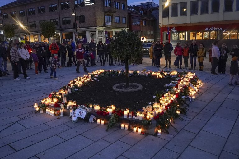 Mentális vizsgálat alá vetik a norvégiai támadás vádlottját