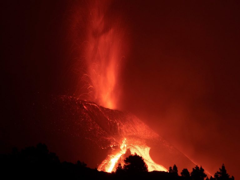 Megkezdődött az oktatás a vulkánkitörés sújtotta La Palma szigetén