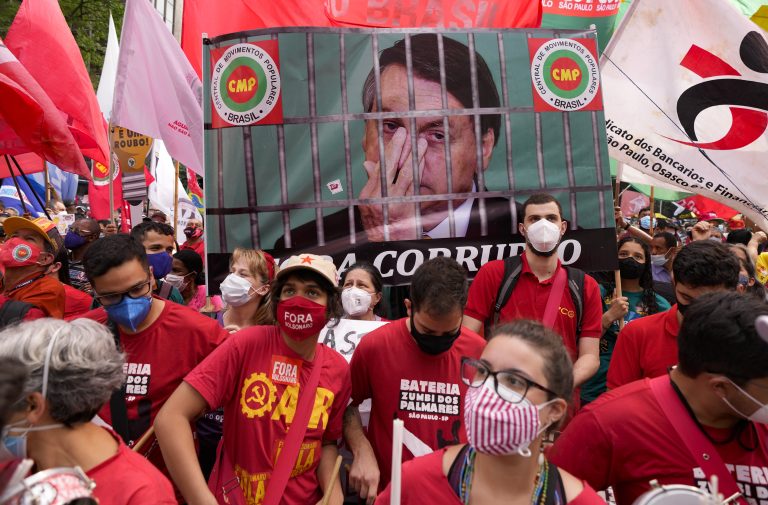 Nagy bajban a brazil elnök, a szenátorok is támogatják a büntetőeljárást ellene