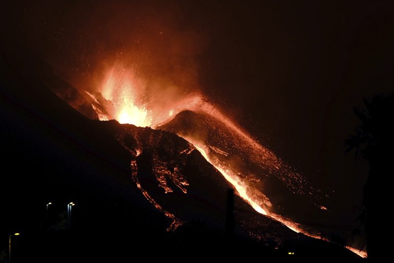 A Cumbre Vieja vulkánból elképesztő mennyiségű láva tört fel