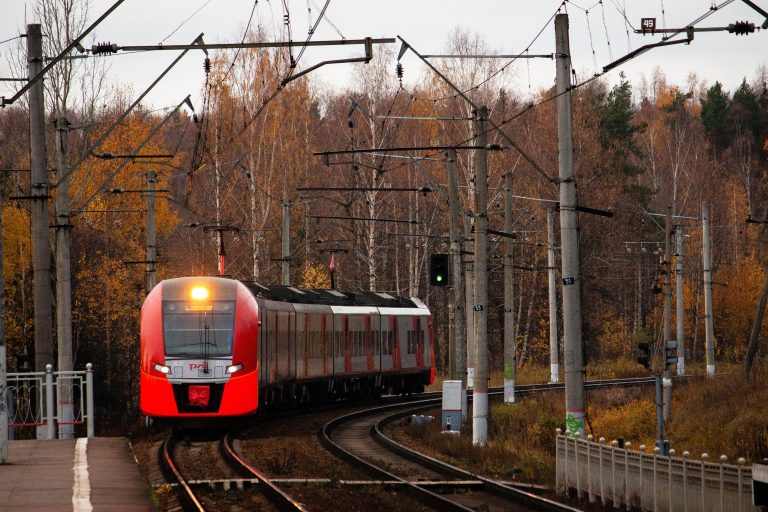 Négy sínen fekvő embert ütött el a vonat Franciaországban