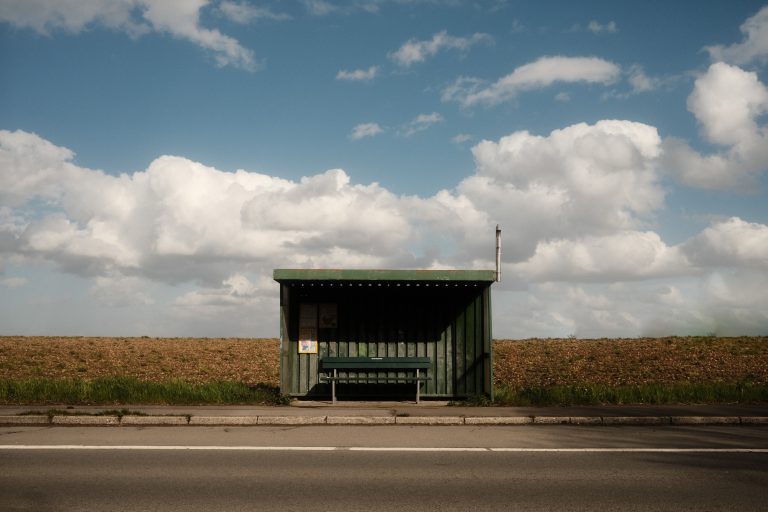 Megszólalt az újszülöttjét a buszmegállóban hagyó nő édesanyja