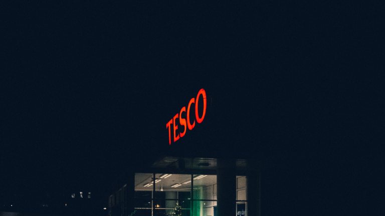 Pénztárgép nélküli áruházat nyitott meg a Tesco