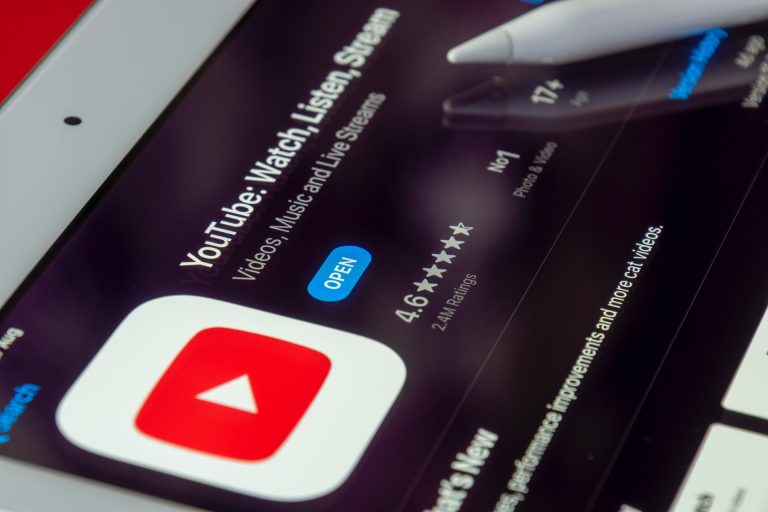 Nem kapnak fizetést a klímaváltozást tagadó csatornák a YouTube-tól