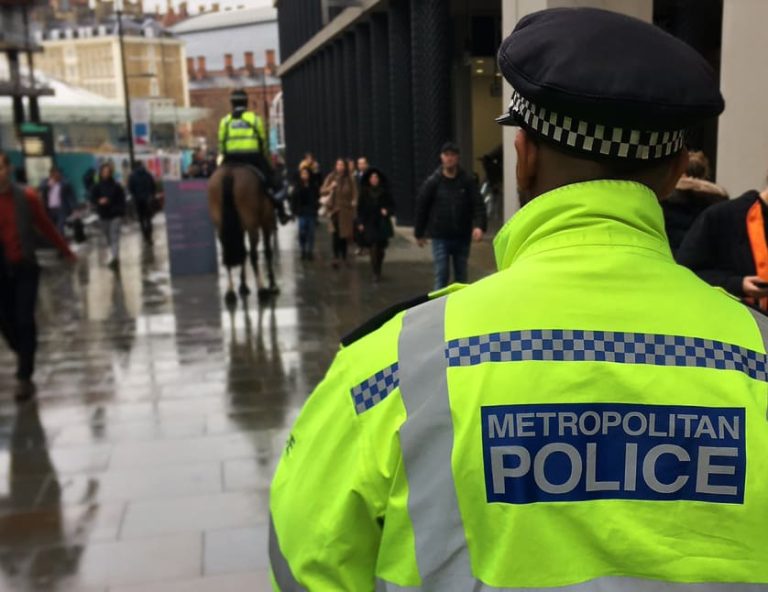 Közel 2000 brit rendőrt gyanúsítottak meg szexuális bűncselekmények elkövetésével csak az elmúlt négy évben