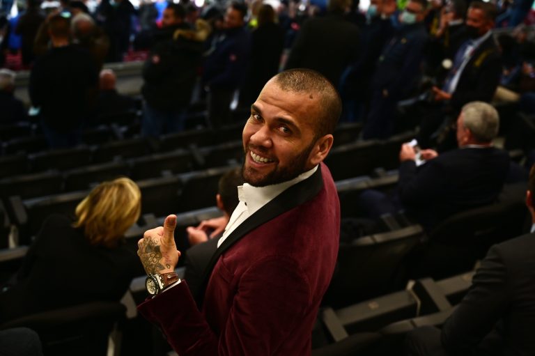 Dani Alves mégsem tér vissza Barcelonába?