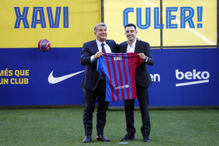 Xavi szerette volna edzeni, de el kell engedniük Messit