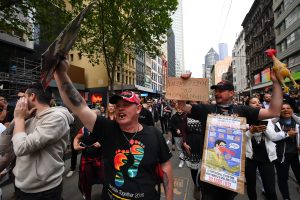 A „COVID-diktatúra” ellen tüntettek Ausztráliában (videók)