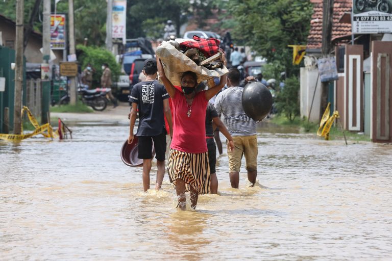 Már 41 halálos áldozata van a brutális ázsiai áradásoknak (videó)