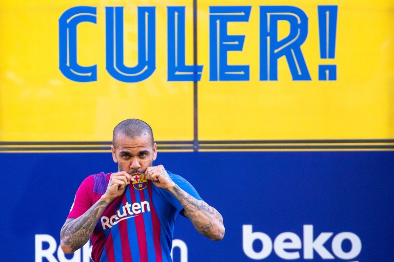 Ez lesz Dani Alves feladata a Barcelonánál