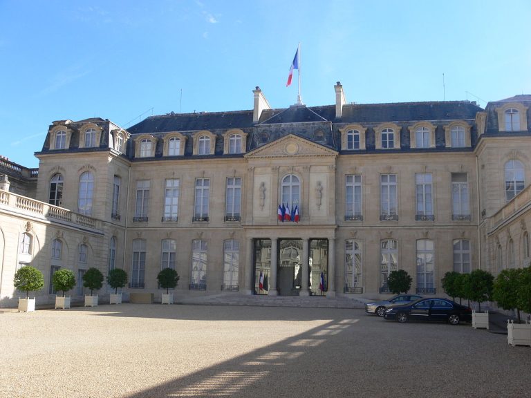 A francia elnöki palotában állítólag nemi erőszak történt, nyomozás indult az ügyben