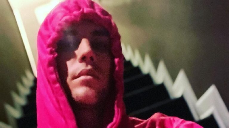 Justin Bieber félmeztelen tetovált testéért epekednek a követők