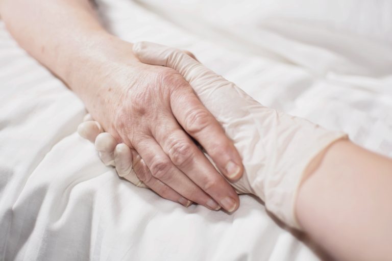 Öngyilkos lett egy 83 éves asszony, mert az orvosok nem engedték neki az eutanáziát