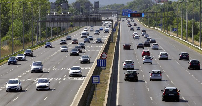 Ennyibe fog kerülni jövőre az autópálya-matrica