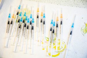 Nyolcszor hozták vissza a halálból a koronavírusos nőt, aki korábban visszautasította az oltást