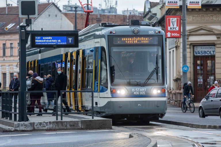 Egy napig működött, már pótló villamos jár a tram-train egy szakaszán