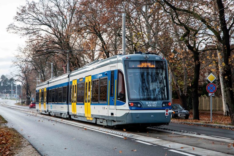 Beüzemelték a Szegedet Hódmezővásárhellyel összekötő tram-traint