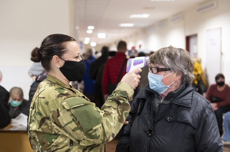 Megnövelik a katonák létszámát a kórházakban