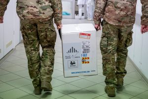 Közel 500 katona áll munkába az oltási héten, segítvén a vírus elleni védekezést