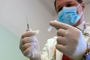 Mennyire lehet meggyőzni a magyarokat az oltásról?