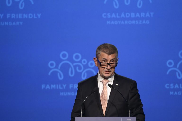A cseh elnök 30 napos szükségállapotot rendelt el csütörtök éjféltől