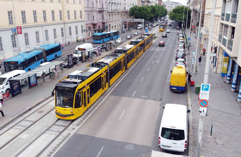 Gyalogosérzékelő szenzorokat szereltek a fővárosi villamosokra