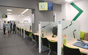 A kormányablakokban kötelező lesz a maszkviselés