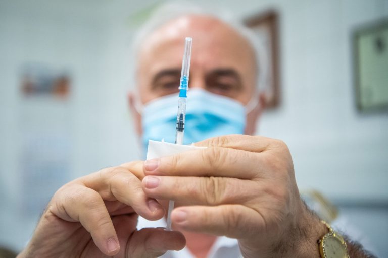 Terjed az új mutánsvírus, már Csehországban is megjelent