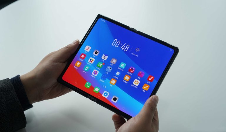 Már dolgoznak az Oppo és a Huawei összehajtható okostelefonjain