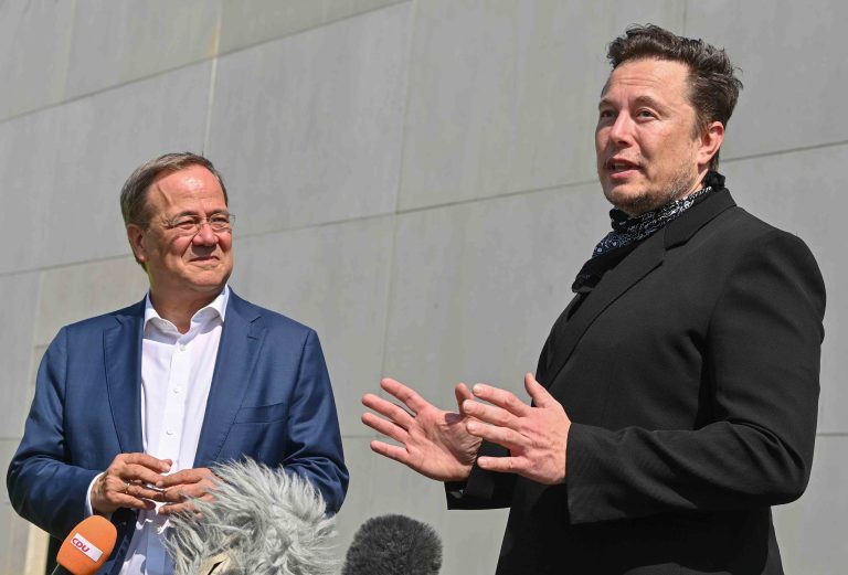 Elon Musk új otthont keres az emberiségnek