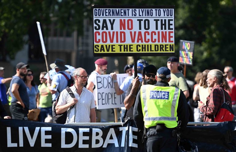 Koronavírus – a normális élethez való visszatérés felé haladnak a britek