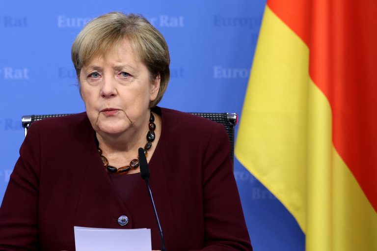 Angela Merkel riadót fújt, sürgősen tenni kell valamit a drámai német járványhelyzettel