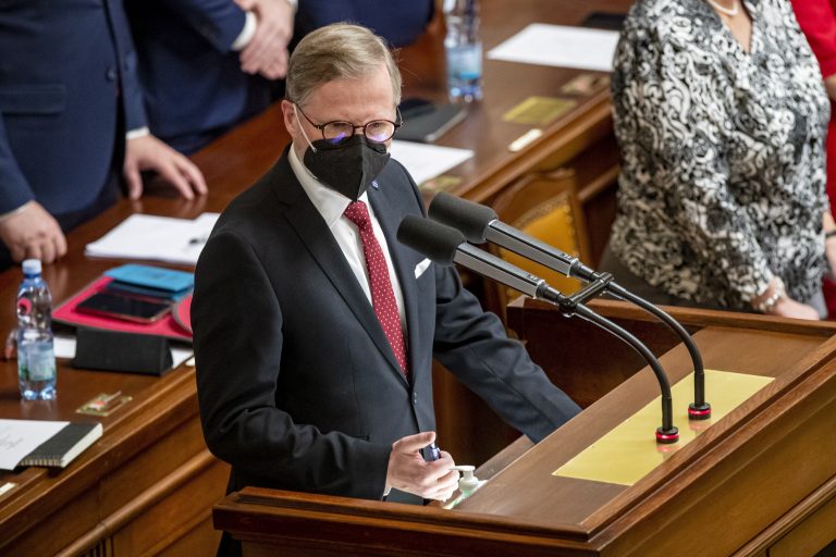 A cseh államfő november 26-án Petr Fialát nevezi ki kormányfővé