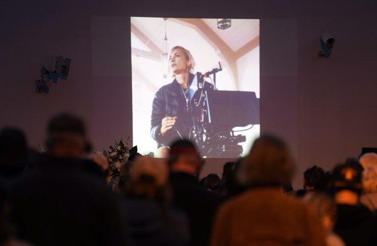 Ezek voltak Halyna Hutchins utolsó szavai, miután eldördült a halálos lövés a forgatáson