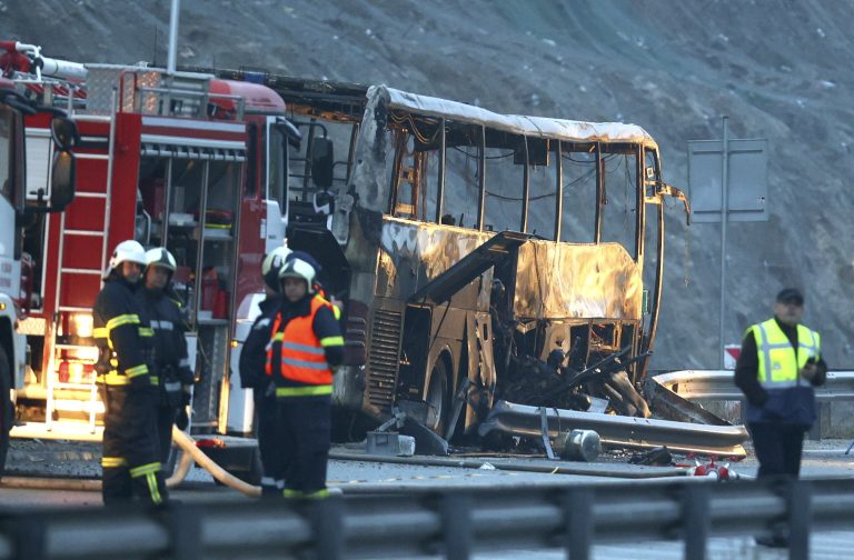 Emberi hiba miatt következhetett be a 44 ember életét követelő busztragédia