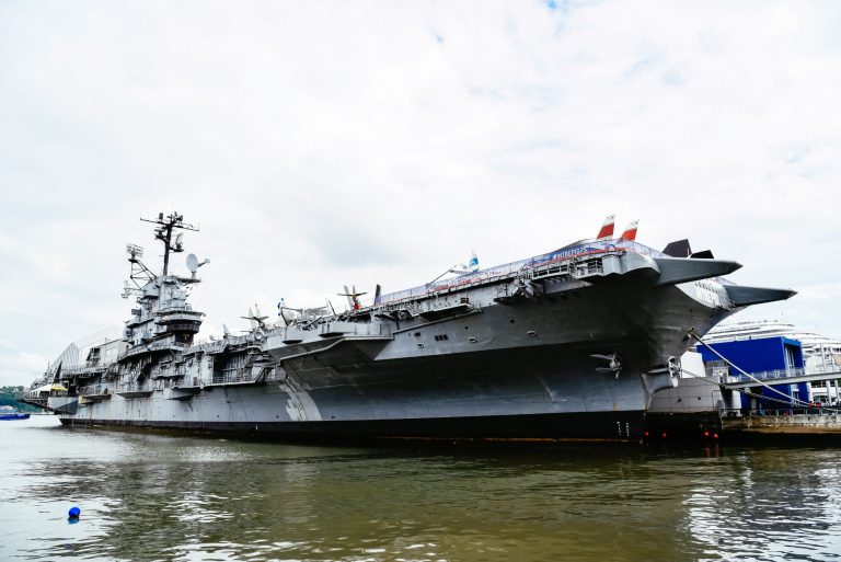 Ellenséges amerikai csatahajók elsüllyesztésével foglalatoskodik Kína